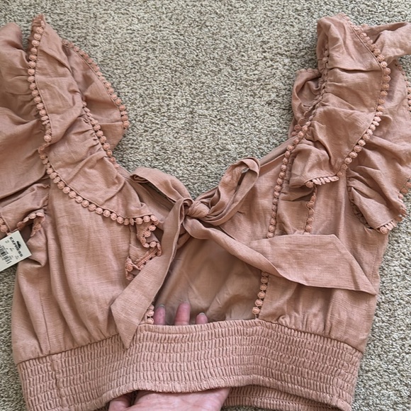 NWT Express Open Back Ruffle Top - Picture 2 of 3